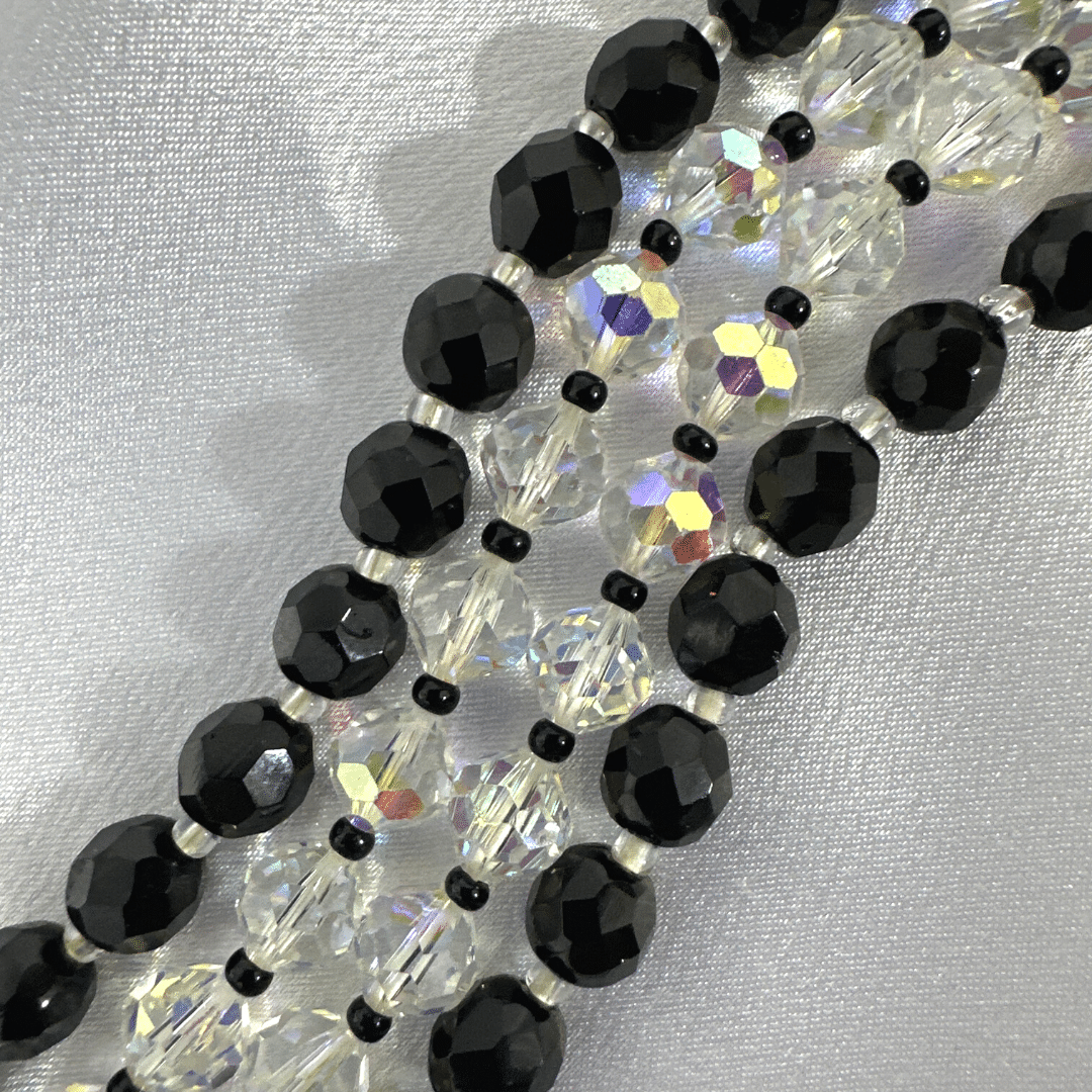 Black and Clear Lucite Bracelet with Accent Stone - bead detail