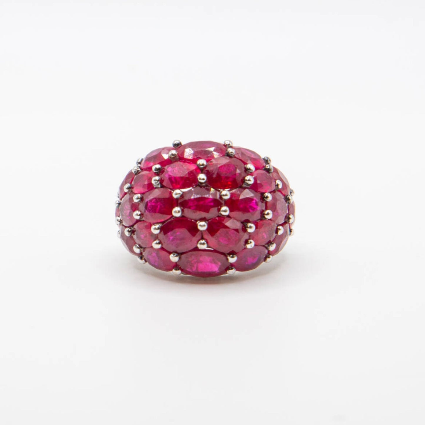 Graff Ruby, Diamond, and Platinum Ring - Ruby Detail