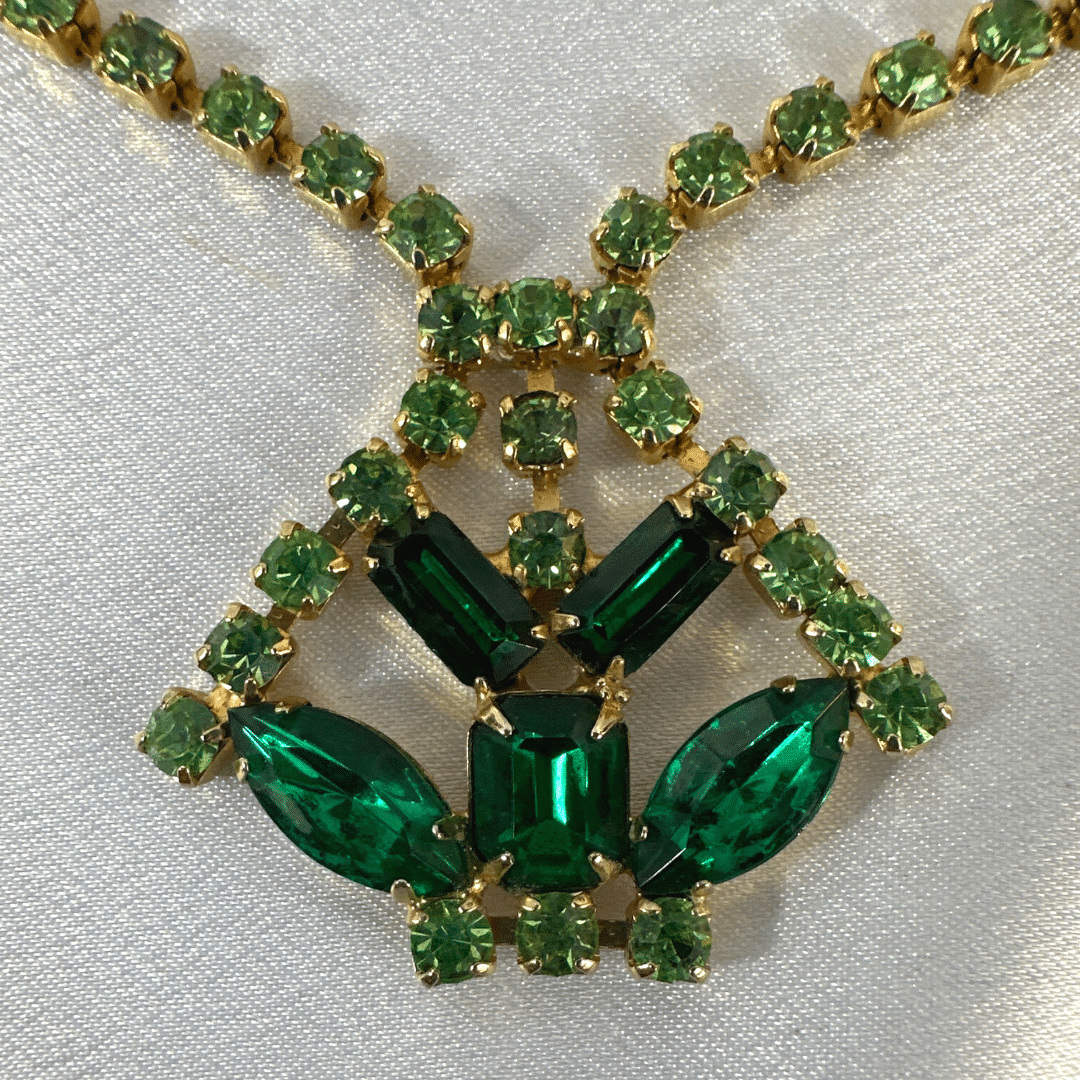 Green Glass and Rhinestone Vintage Necklace - pendant detail