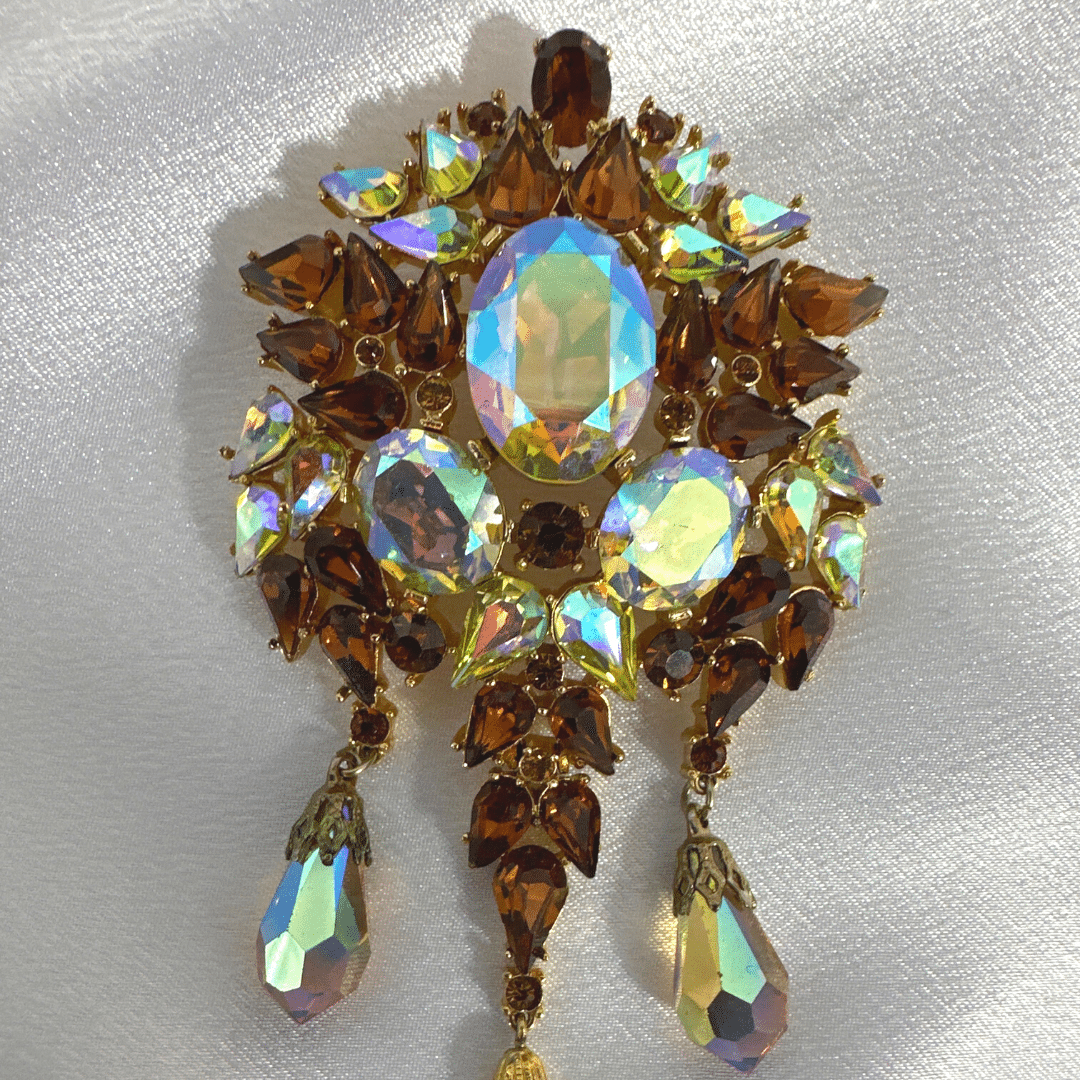 Trifari Gold-tone Brooch - Detail Image