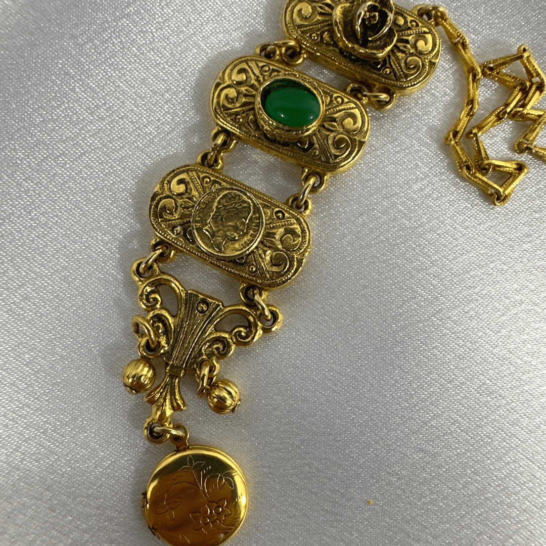 Vintage Y-Drop Pendant Locket Necklace With Green Stone - Charm Detail