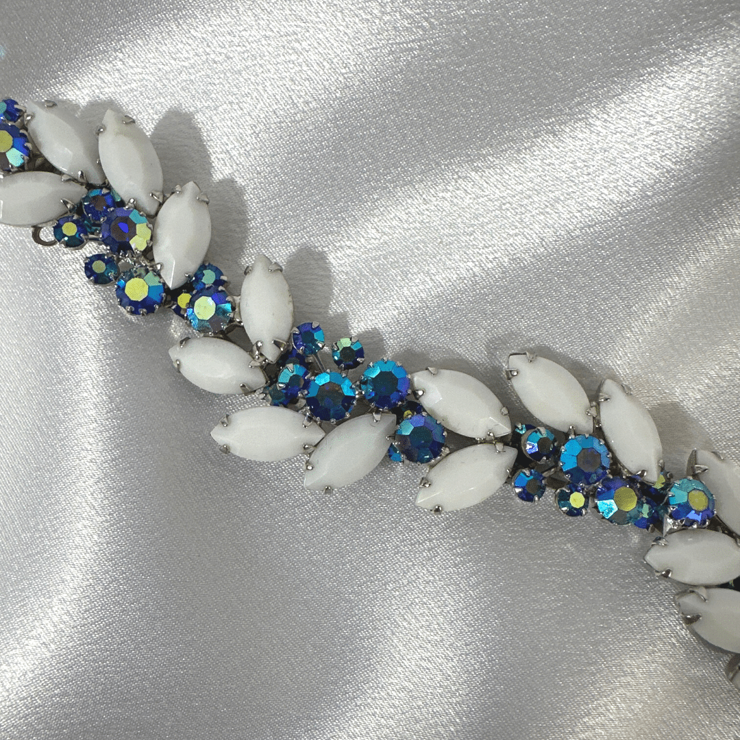 Antique Vintage Weiss Bracelet - Elegant White Glass and Rhinestone Delight image 4