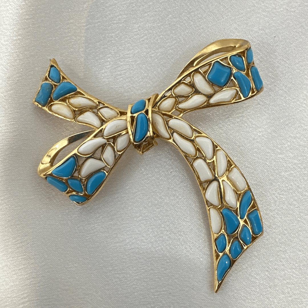 Signed Trifari Mosaic White and Blue Molded Glass Bow Ribbon Brooch Pin image 0