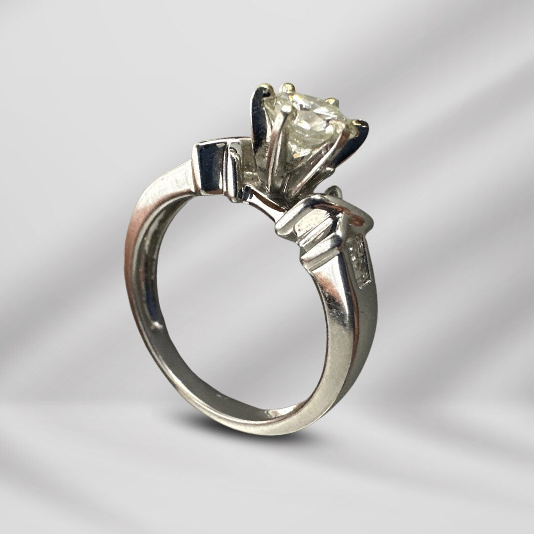 18K White Gold Stunning Antique Ring with Diamond – Timeless Elegance for Women Size 7