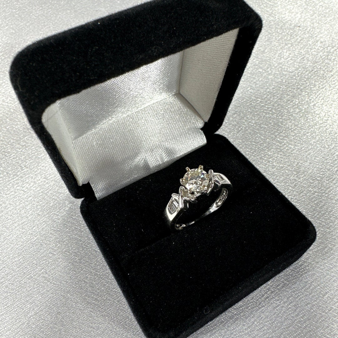 18K White Gold Stunning Antique Ring with Diamond – Timeless Elegance for Women Size 7