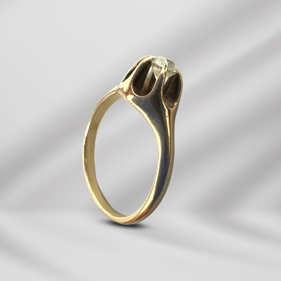 14K Yellow Gold Antique Ring with White Diamond – Timeless Elegance for Women, Size 5.75