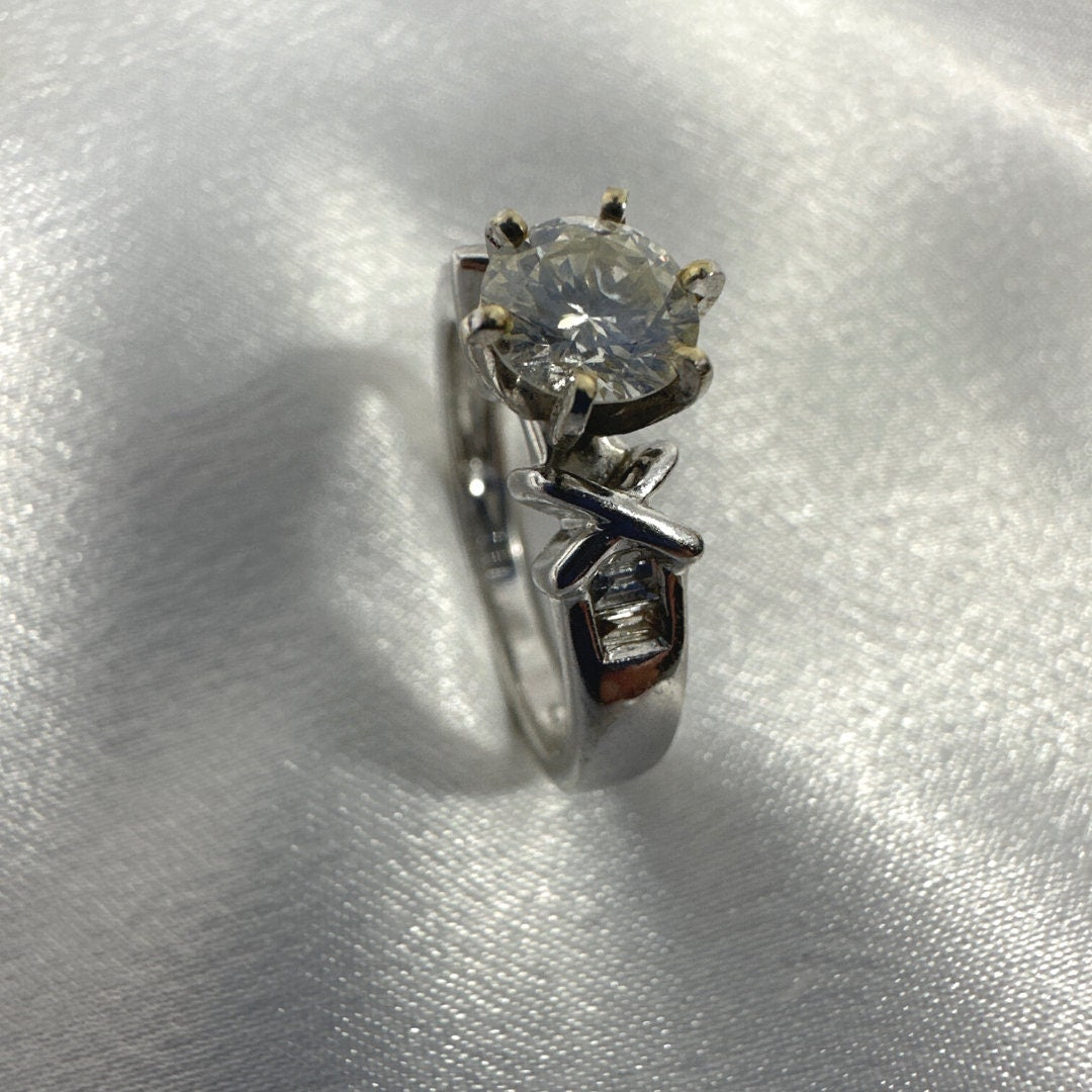 18K White Gold Stunning Antique Ring with Diamond – Timeless Elegance for Women Size 7