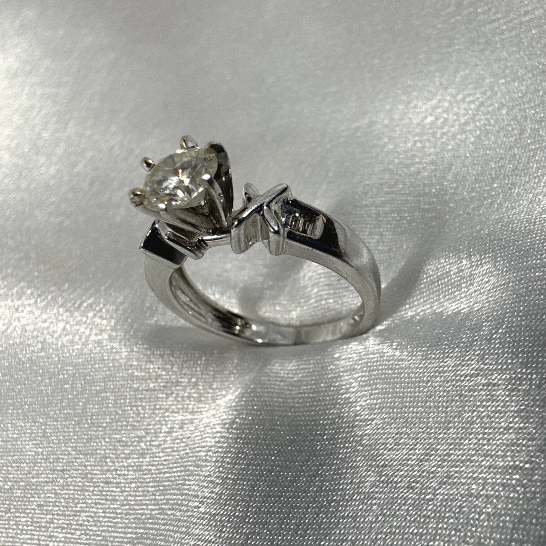 18K White Gold Stunning Antique Ring with Diamond – Timeless Elegance for Women Size 7
