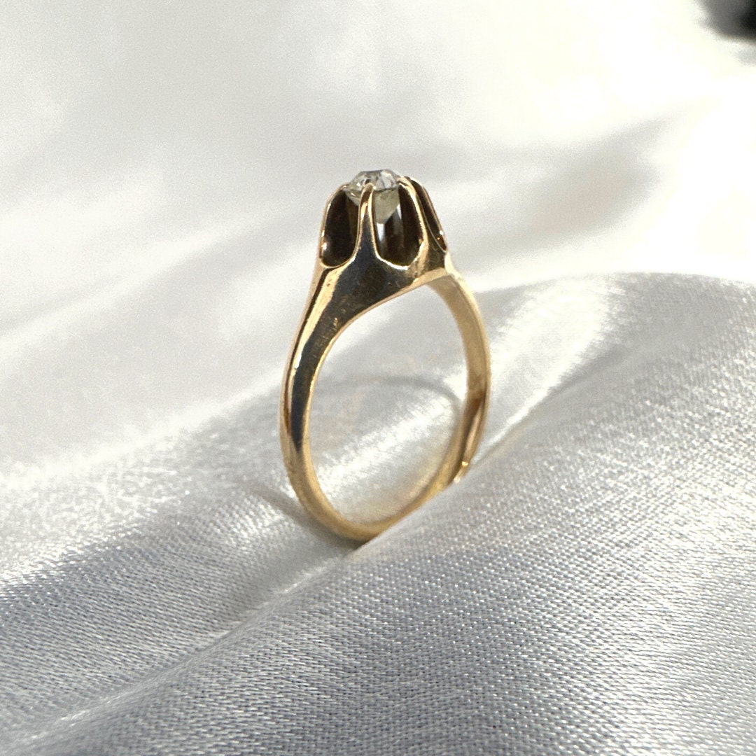 14K Yellow Gold Antique Ring with White Diamond – Timeless Elegance for Women, Size 5.75