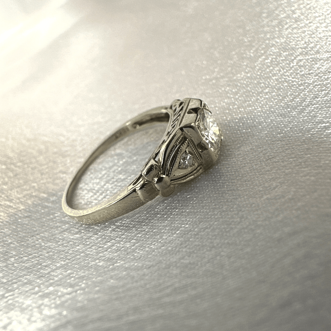 18K White Gold Elegant Antique Ring with Diamond - Exquisite Beauty for Women, Size 6 image 3