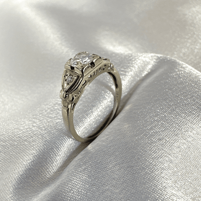 18K White Gold Elegant Antique Ring with Diamond - Exquisite Beauty for Women, Size 6 image 2