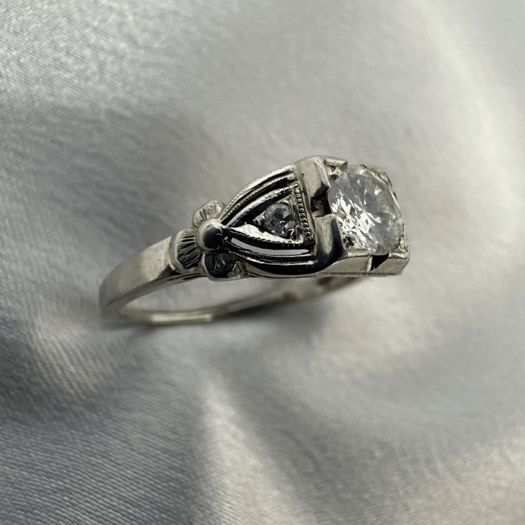 18K White Gold Elegant Antique Ring with Diamond - Exquisite Beauty for Women, Size 6 image 4