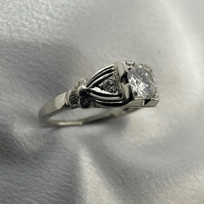 18K White Gold Elegant Antique Ring with Diamond - Exquisite Beauty for Women, Size 6 image 4