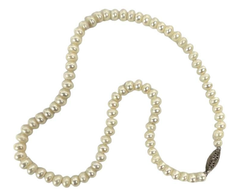 Classic Pearl Necklace - No Background