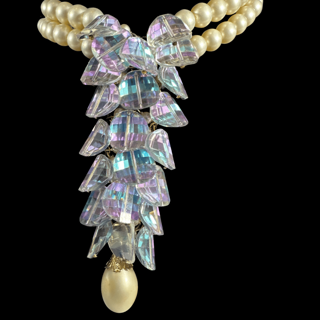  Classic Pearl Pendant Necklace with Glass and Large Drop Pearl - Pendant Detail