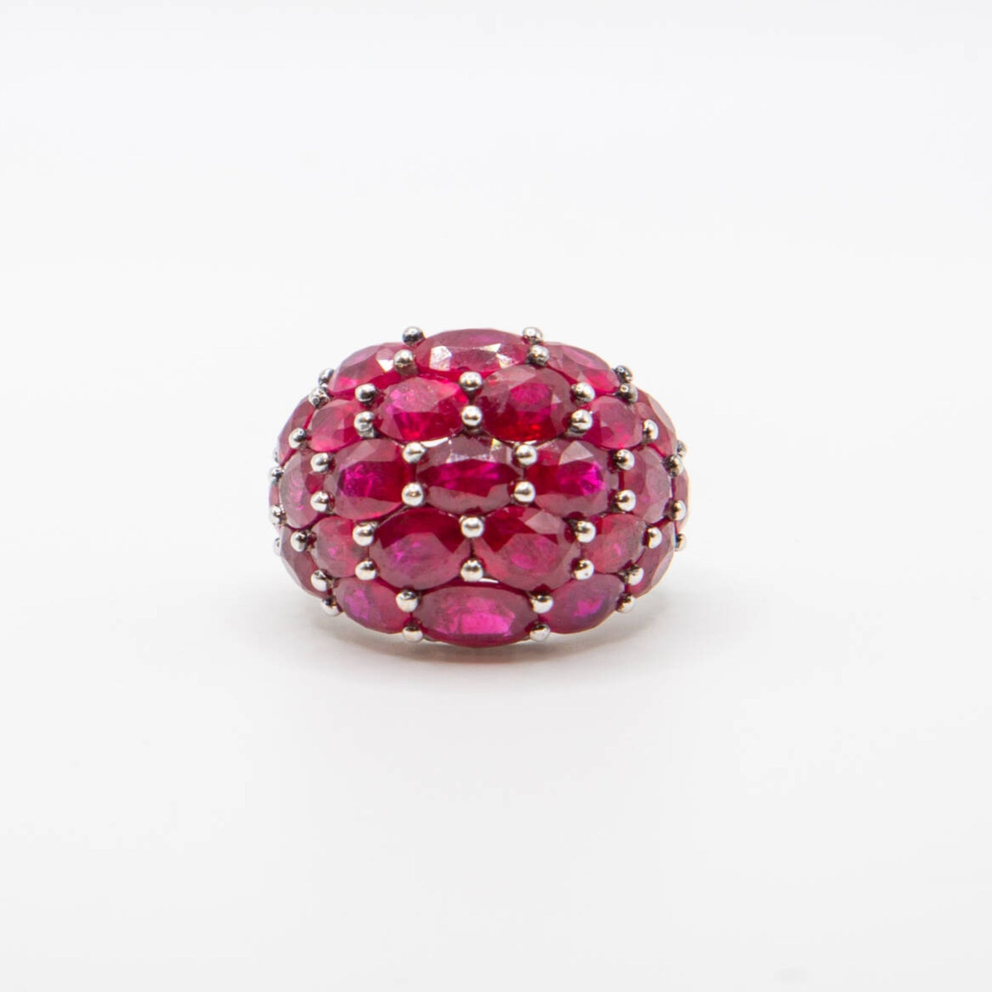 Graff Ruby, Diamond, and Platinum Ring - Ruby Detail