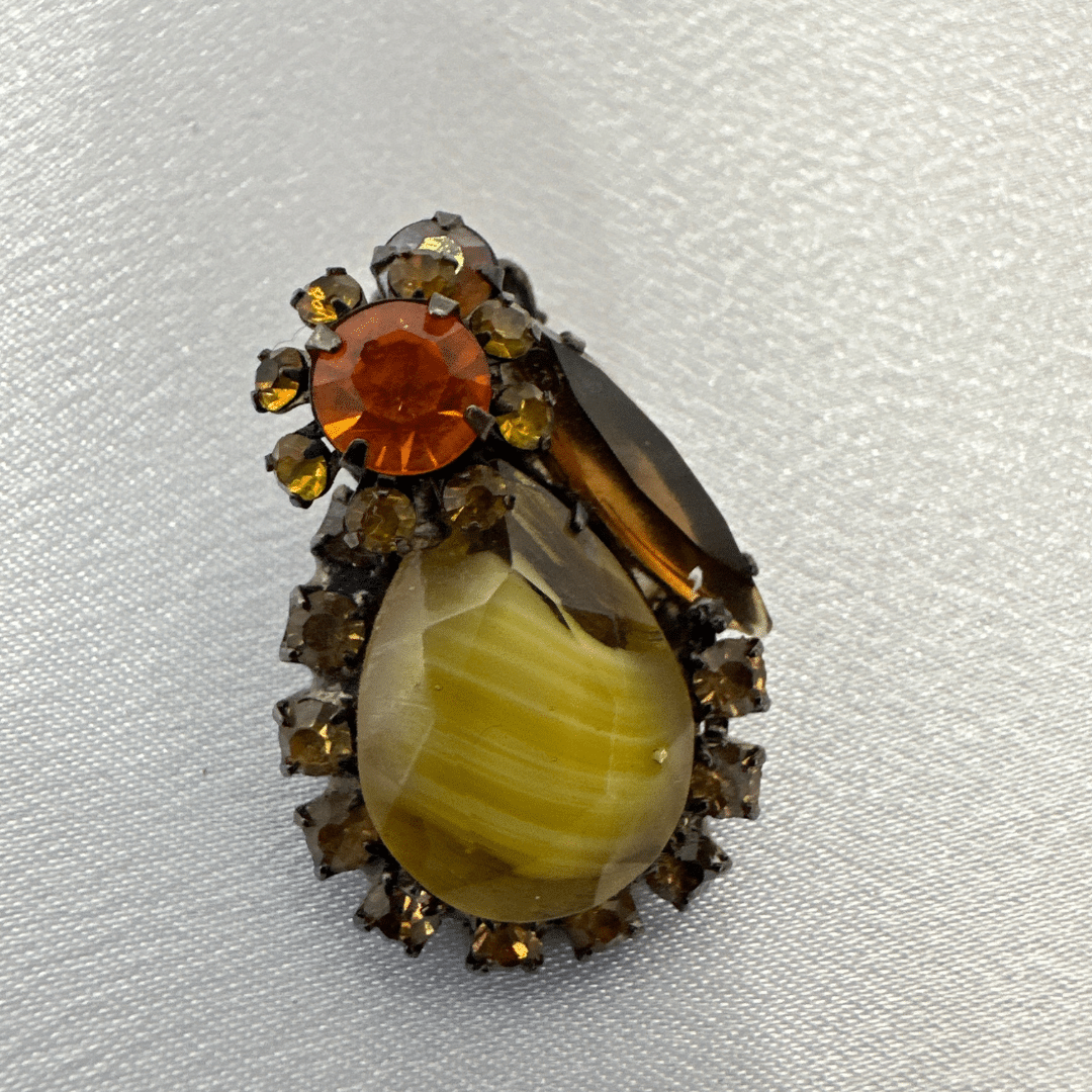Julianna Line Vintage glass earrings - single earring detail