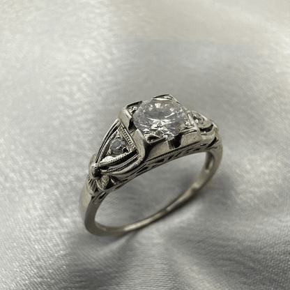18K White Gold Elegant Antique Ring with Diamond - Exquisite Beauty for Women, Size 6 image 8