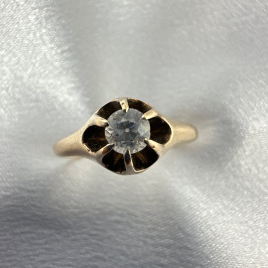 14K Yellow Gold Antique Ring with White Diamond – Timeless Elegance for Women, Size 5.75